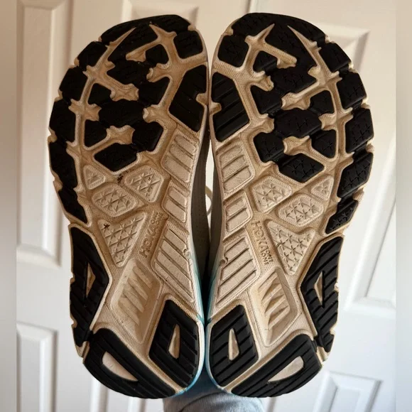 Hoka Women's White and Blue Sarahi 7 Running
Shoes Size: 9.5B - Picture 8 of 9
